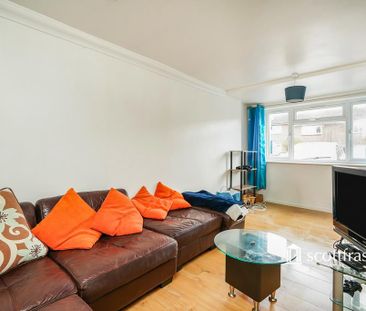 5 bedroom semi-detached house to rent - Photo 3