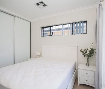 Modern family home with study nook and theatre room/4th bed - Photo 6