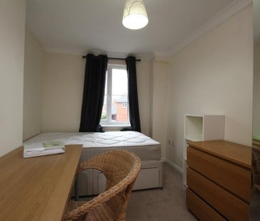 5 bedroom end of terrace house to rent - Photo 2