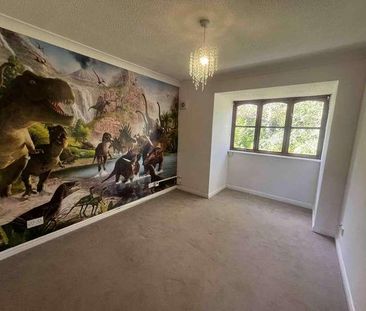 Hawkridge Court Bracknell, RG12 - Photo 1