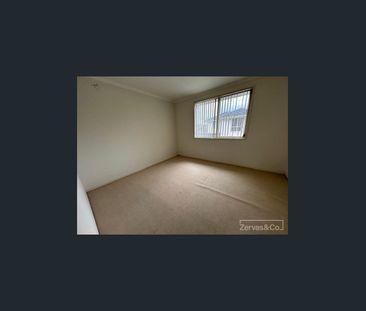 2-Bedroom Unit Just Minutes from Monash University & Hospital - Photo 4