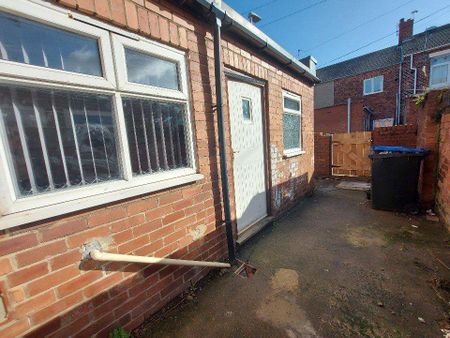 2 bedroom terraced house to rent - Photo 3