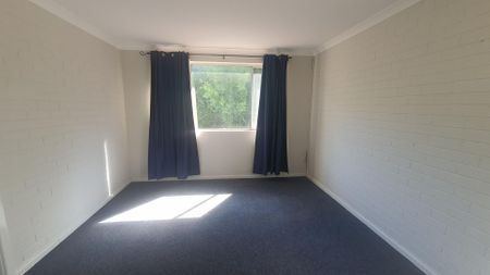 Cosy One Bedroom Unit in Central Location &ast;&ast; Open 23&sol;04&sol;25 2pm to 2&period;15pm&ast;&ast; - Photo 3