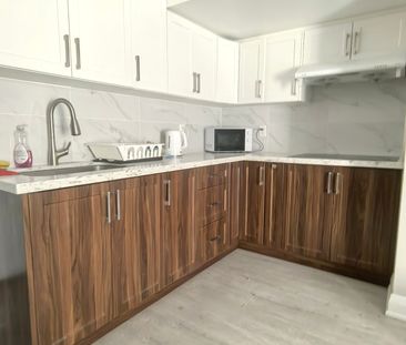 For Lease - 437 Bathurst Street, Toronto, Ontario - Photo 5