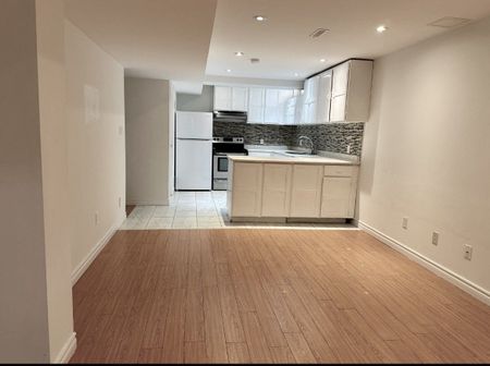 For Lease - 138 Keffer Circle, Newmarket, Ontario - Photo 5