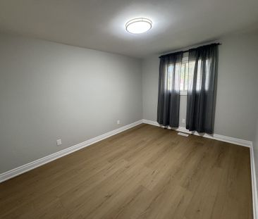 For Lease - 41 Maclaren Avenue, Barrie, Ontario - Photo 2