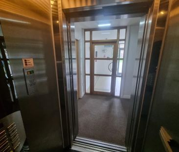 1 bedroom in a flat share to rent - Photo 6