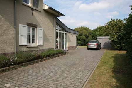 Charmante, gerenoveerde woning met 2 slpk. , tuin en garage - Photo 2