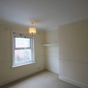 2 bedroom property to rent in Camberley - Photo 3