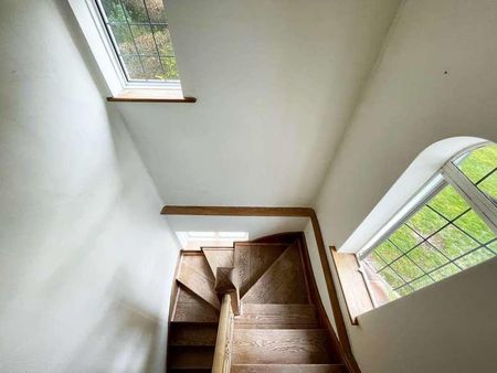 Sutton Place, Abinger Hammer, RH5 - Photo 2