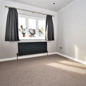 2 bedroom flat in Twickenham - Photo 2