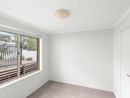 4 BEDROOM MODERN FAMILY HOME - Photo 3