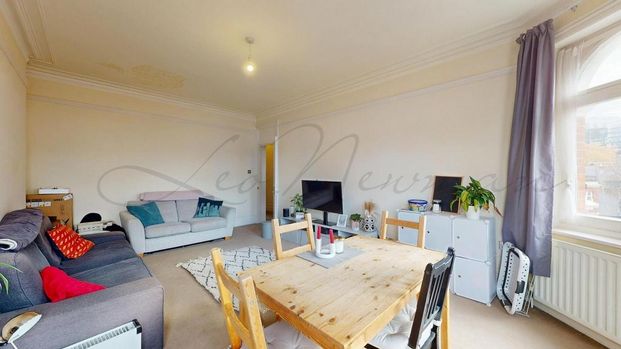 4 bedroom flat to rent - Photo 1