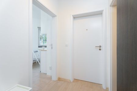 K pronájmu zařízený pokoj s privátní kuchyní, sdílenou koupelnou v Praze 4 u metra Kačerov - Photo 5