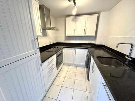 3 bedroom flat to rent - Photo 5