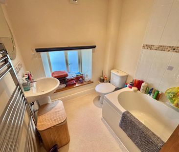 4 bedroom mews to rent - Photo 6