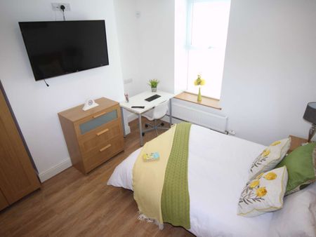 High Specification En-Suite Student Accommodation - A female house with all rooms having en-suites - Photo 5