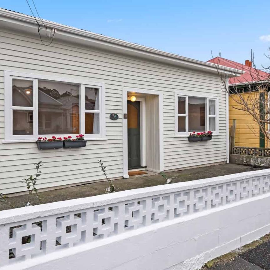 Four bedroom Newtown - Photo 1