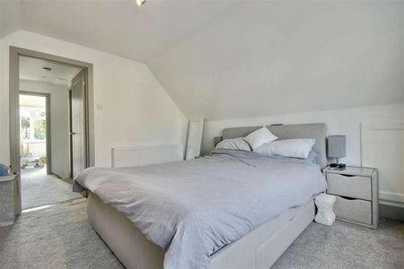 Nicholson Way, Havant, PO9 - Photo 3