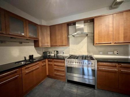 3 bedroom flat to rent - Photo 4