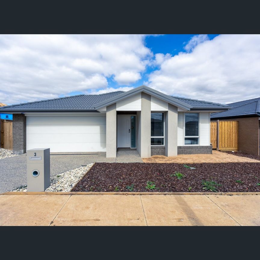 8 Muraban Court, Delacombe, Vic 3356 - Photo 1