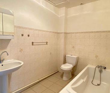 Location Appartement 3 pièces 83m² VILLENEUVE DE BERG 07170 - Photo 2