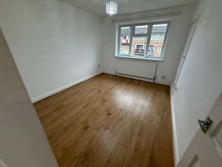 3 bedroom flat to rent - Photo 5