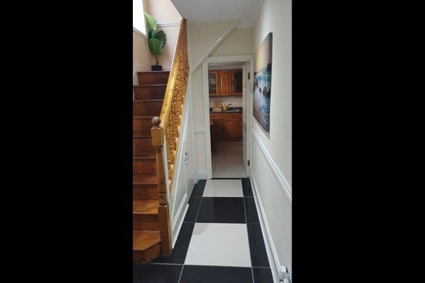 Room in a Shared House, Layfield Crescent, NW4 - Photo 1