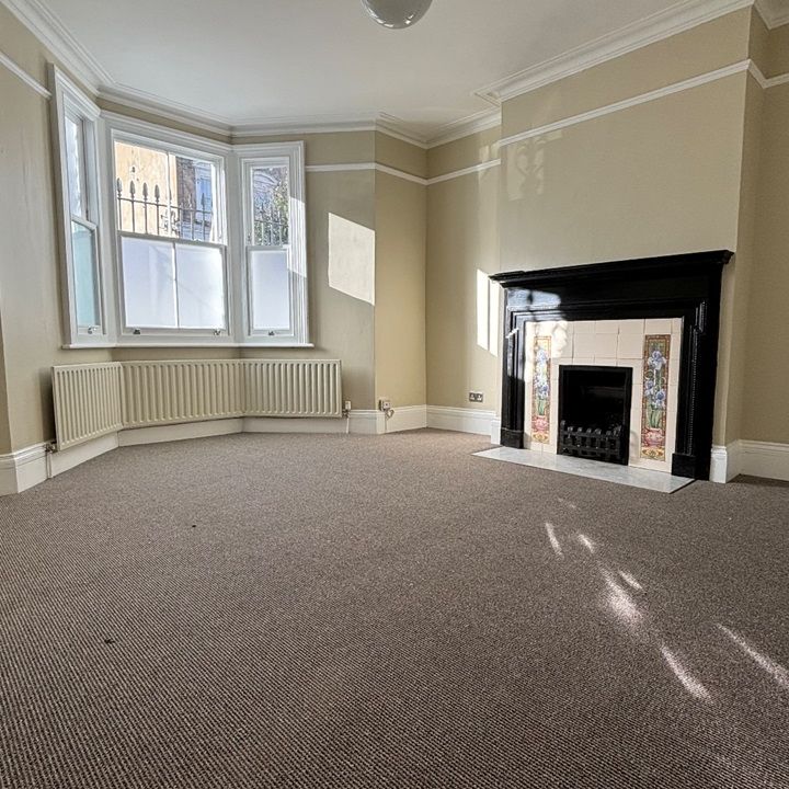 2 Bed Flat, Harwood Road, SW6 - Photo 1