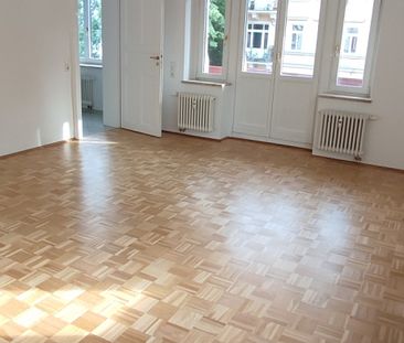 Großzügige 2-Zimmer-Wohnung mit Einbauküche und Balkon in Dresden-Striesen! - Foto 3