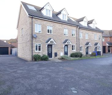 3 bedroom end of terrace house to rent - Photo 4