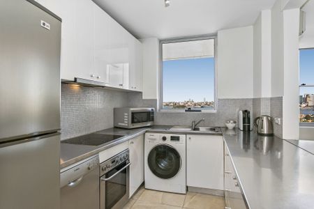 Modern fully furnished 2 bed, 1 bath apartment with stunning views of Sydney Harbour - Photo 4