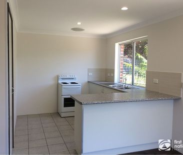 Renovated split-level townhouse close to CBD - Photo 4