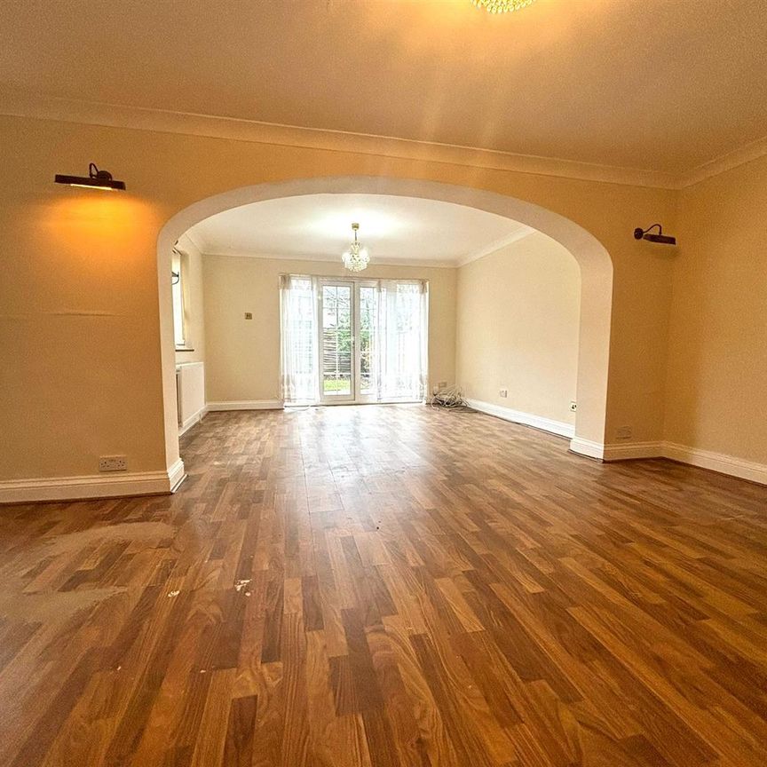 3 bedroom house - semi-detached - Photo 1