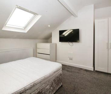 6 bedroom terraced house to rent - Photo 2