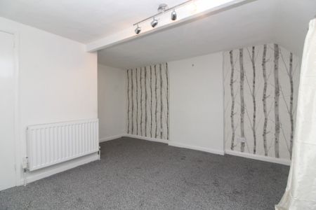 2 Bedroom Cottage - Photo 2