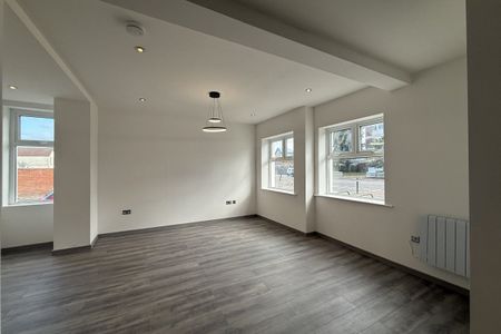London Road, WESTCLIFF-ON-SEA - Photo 2