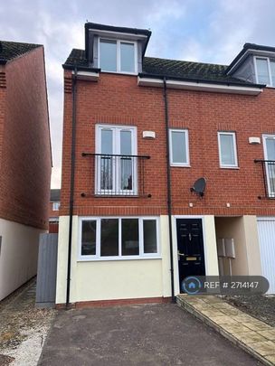 4 bedroom semi-detached house to rent - Photo 1