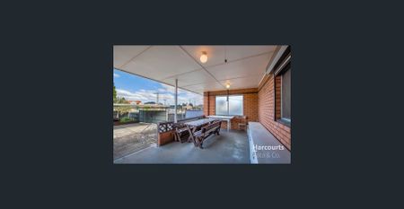 Family Living - Photo 5