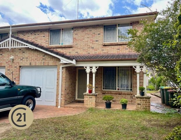 Family Friendly Duplex in Castle Hill - Zoned for Cths & Oakhill Drive Public School - Photo 1