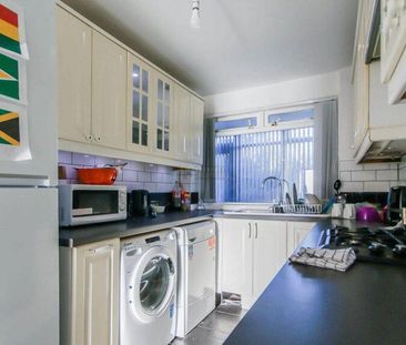 4 bedroom terraced house to rent - Photo 5