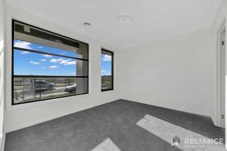 “Modern Comforts & Prime Corner Living in New Haven Estate - Next To Primary School In Tarneit!” - Photo 5