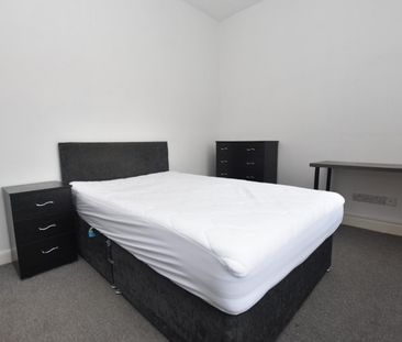 1 bedroom Flat To Let - Photo 2
