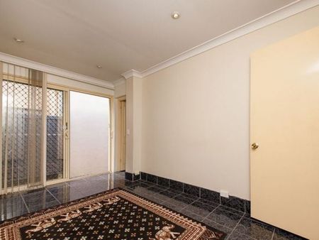 "The Gabba" is just a short stroll from your door as is public transport, restaurants, cafe's, hotels & boutiques - Photo 5