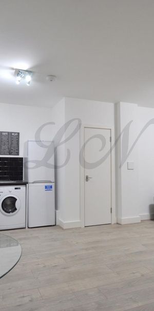 High Street, Berkshire, SL1 - Photo 1