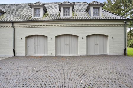 BRASSCHAAT - Ruime luxueuze villa met 5 slaapkamers en 4 badkamers op domein van 1,3 ha. - Photo 2