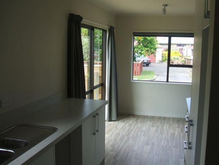 Paraparaumu - 4 Bedrooms - Photo 2