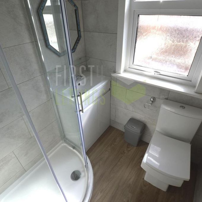 4 bedroom end of terrace house to rent - Photo 1