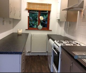 2 bedroom semi-detached house to rent - Photo 6