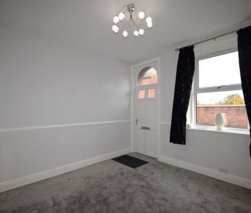 2 bedroom end of terrace house to rent - Photo 5